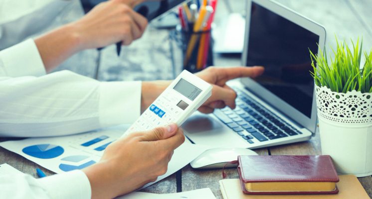 How to pay international contractors