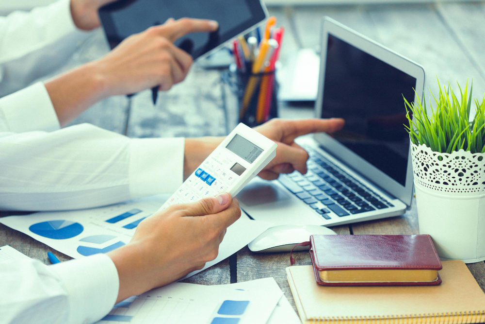 How to pay international contractors